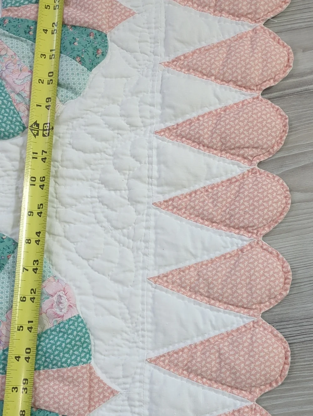 Dresden Plate Quilt 64x80 Pink Green Scalloped Edge Cottagecore Twin Throw